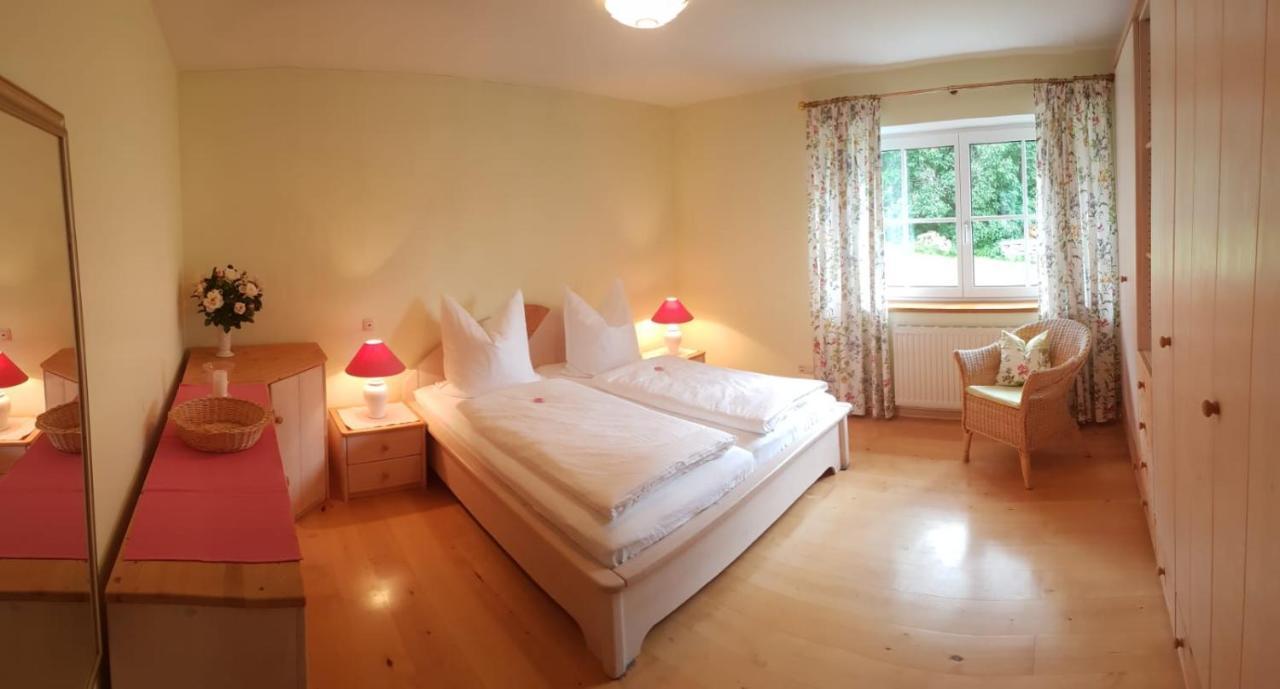 Wunderschoene Ferienwohnung Mit Seeblick Zell am Moos Eksteriør billede
