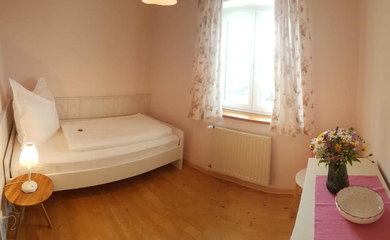 Wunderschoene Ferienwohnung Mit Seeblick Zell am Moos Eksteriør billede