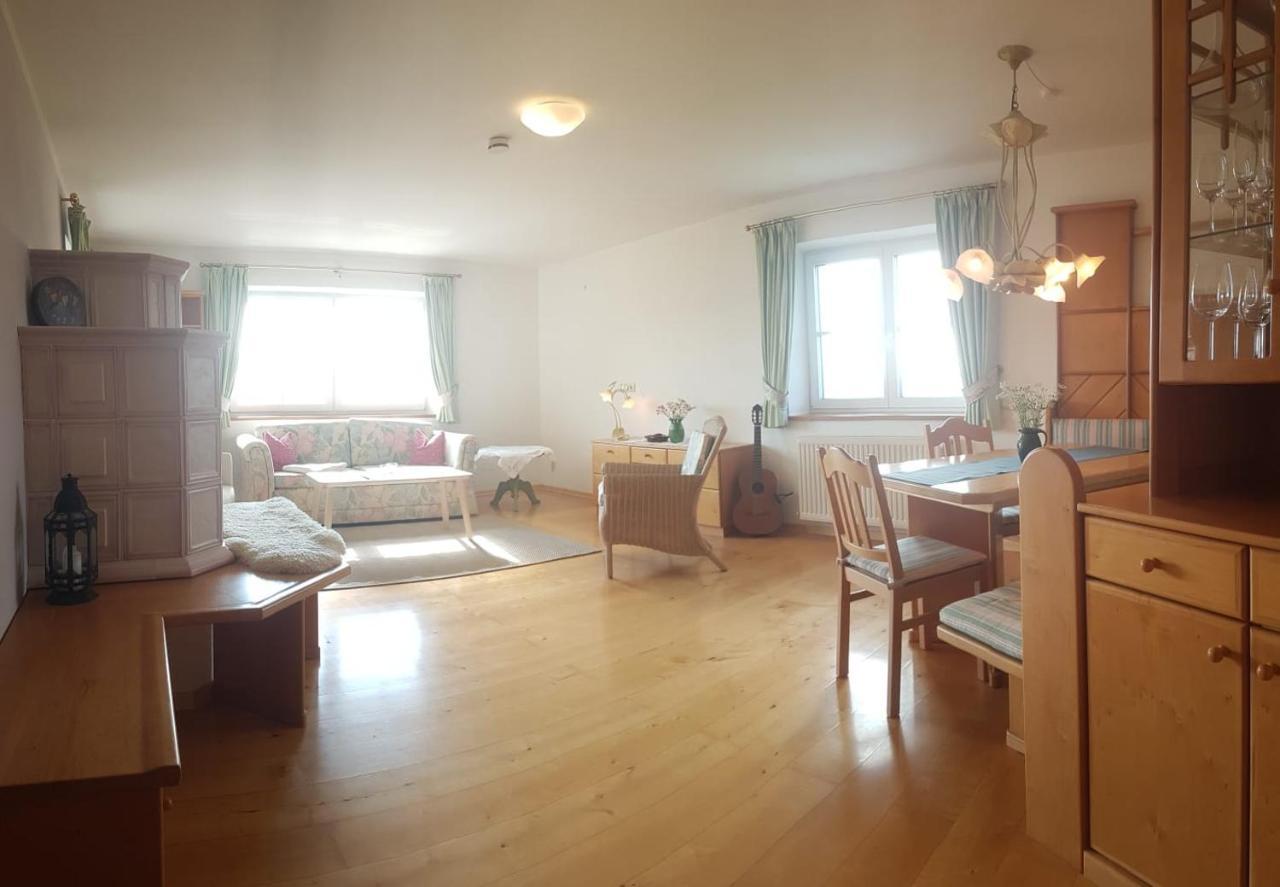 Wunderschoene Ferienwohnung Mit Seeblick Zell am Moos Eksteriør billede