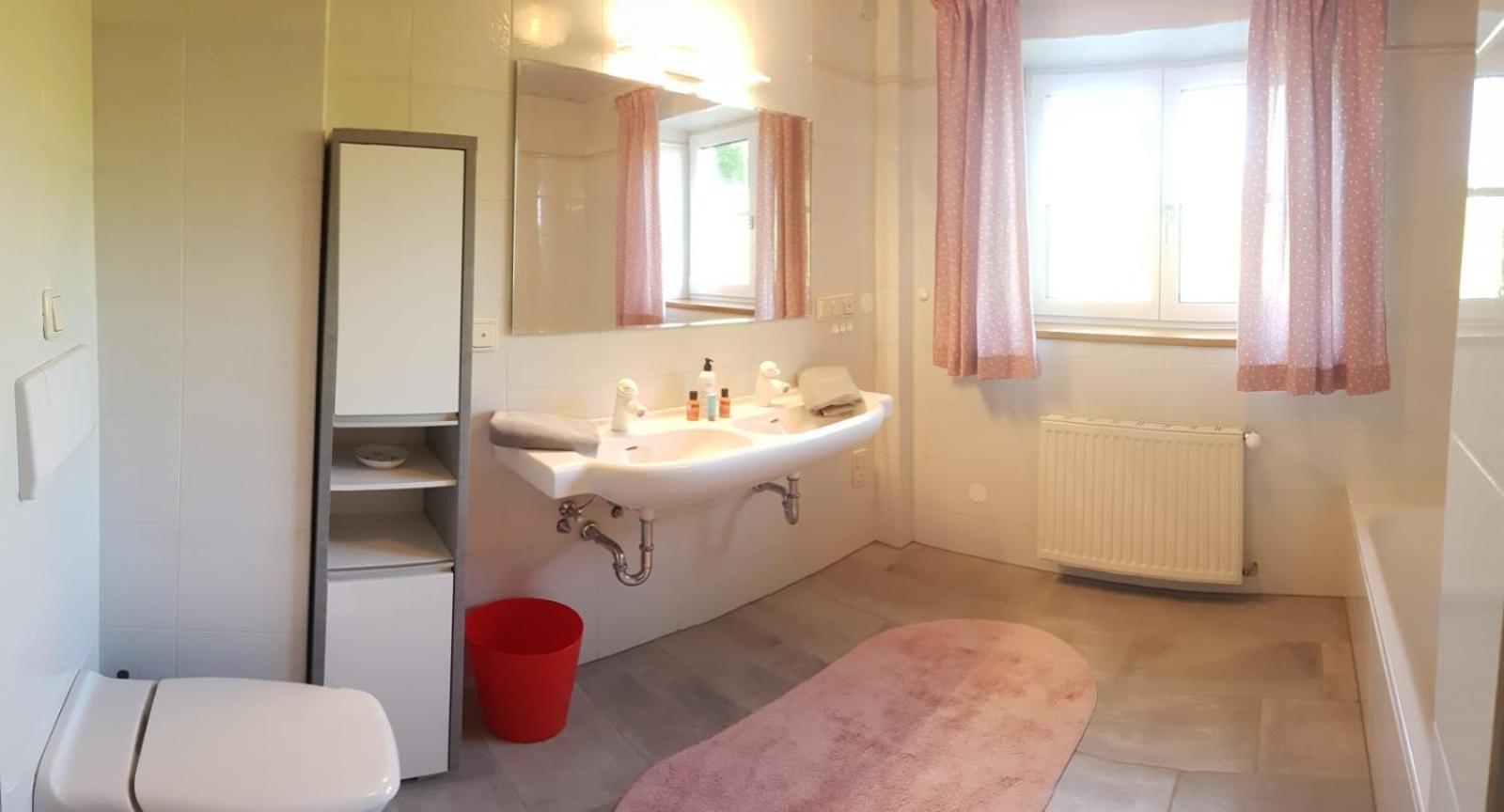 Wunderschoene Ferienwohnung Mit Seeblick Zell am Moos Eksteriør billede