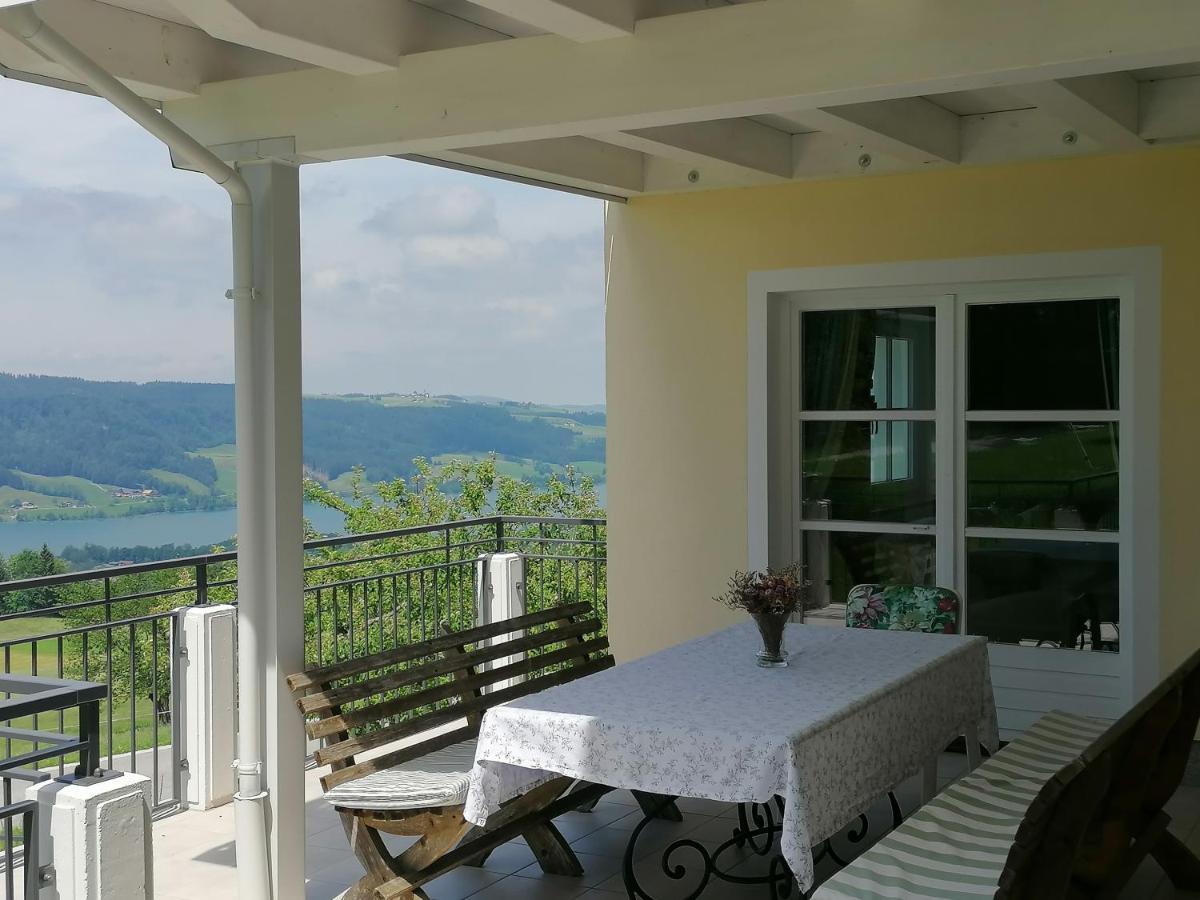 Wunderschoene Ferienwohnung Mit Seeblick Zell am Moos Eksteriør billede